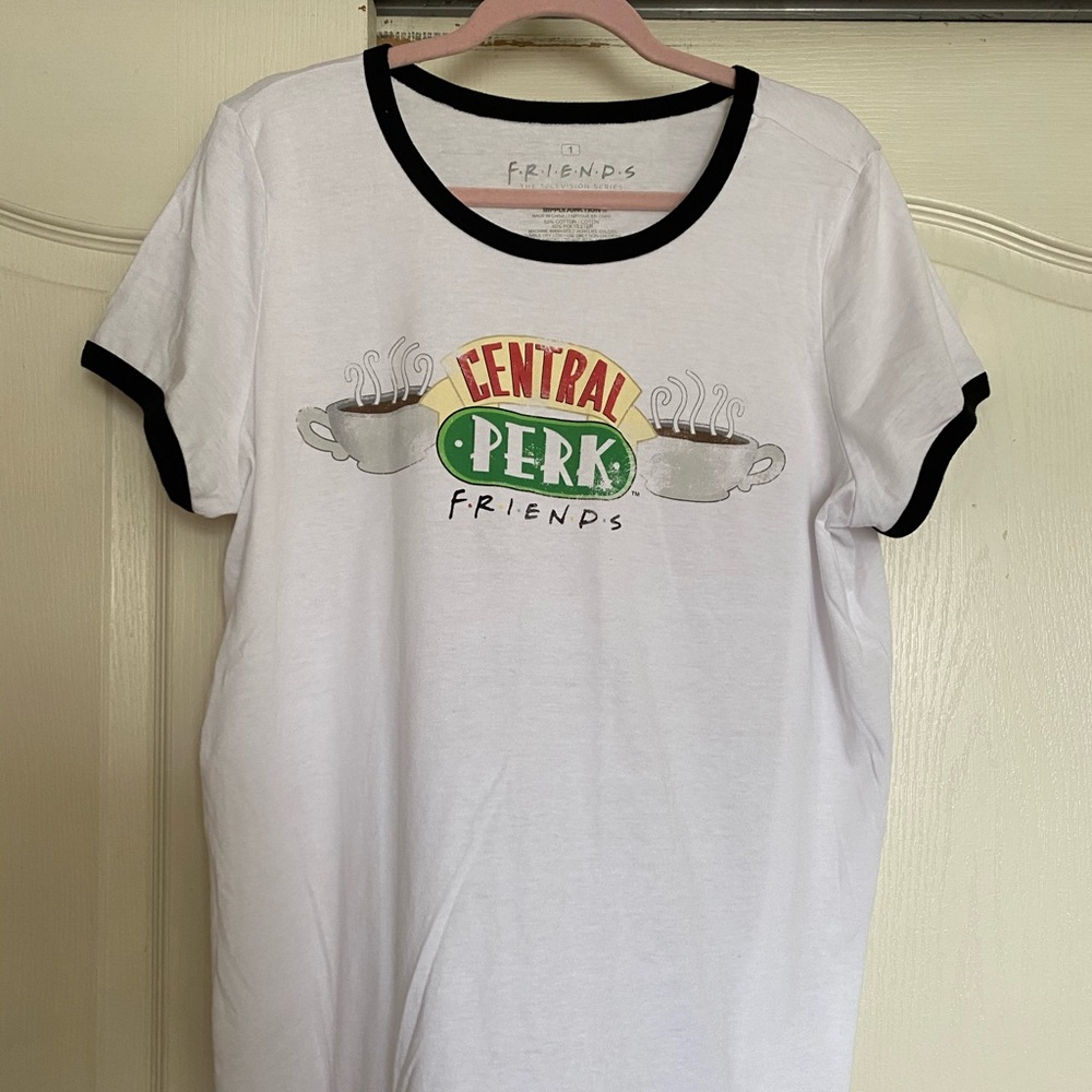 FRIENDS Tshirt Central Perk
